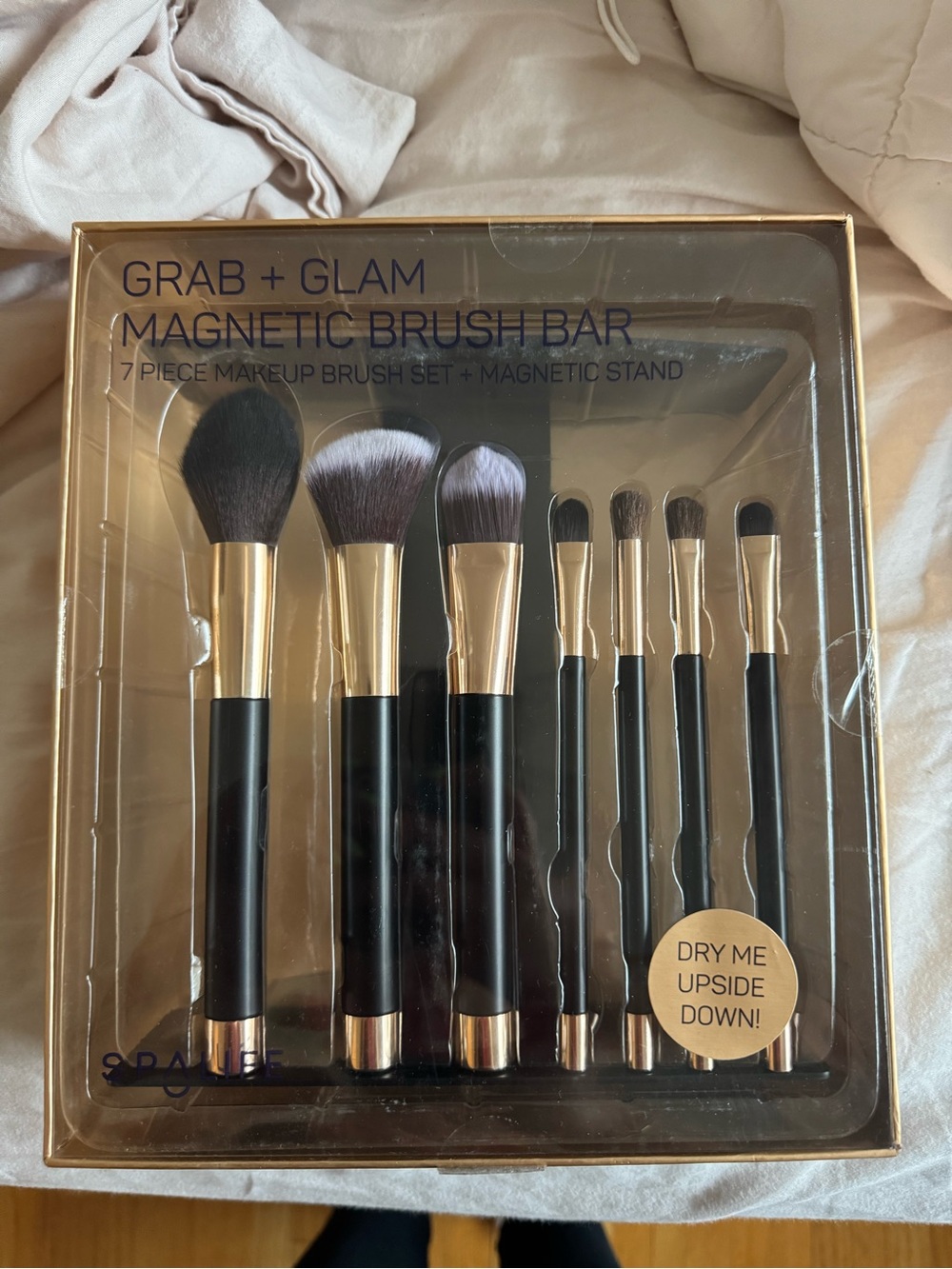 Alife Black & Gold 7-Piece Magnetic Makeup Brush Set